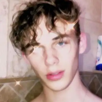 6686体育app铁牌作者Rosa