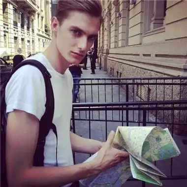 6686体育app首席作者笑到面瘫