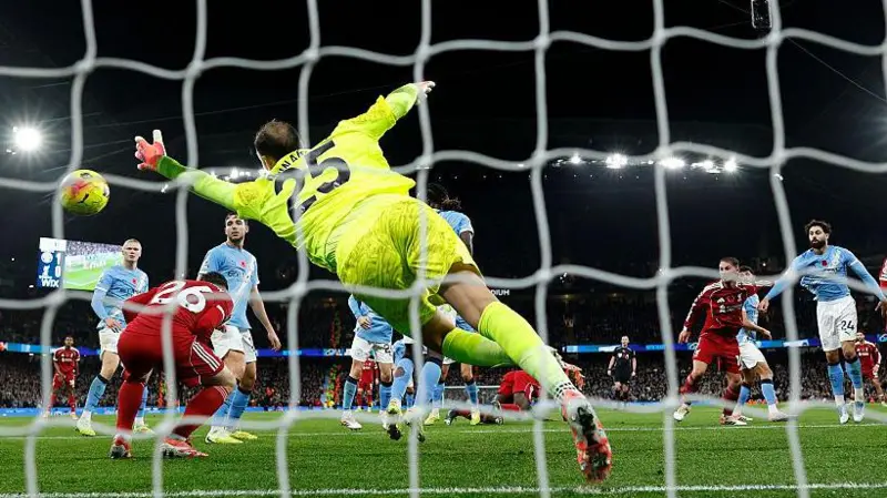 裁判员主管谈范戴克进球无效：裁判员主观认为罗伯逊干扰非不恰当